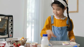 4K Vlogger recording baking tutorial with product promotion, social media marketing